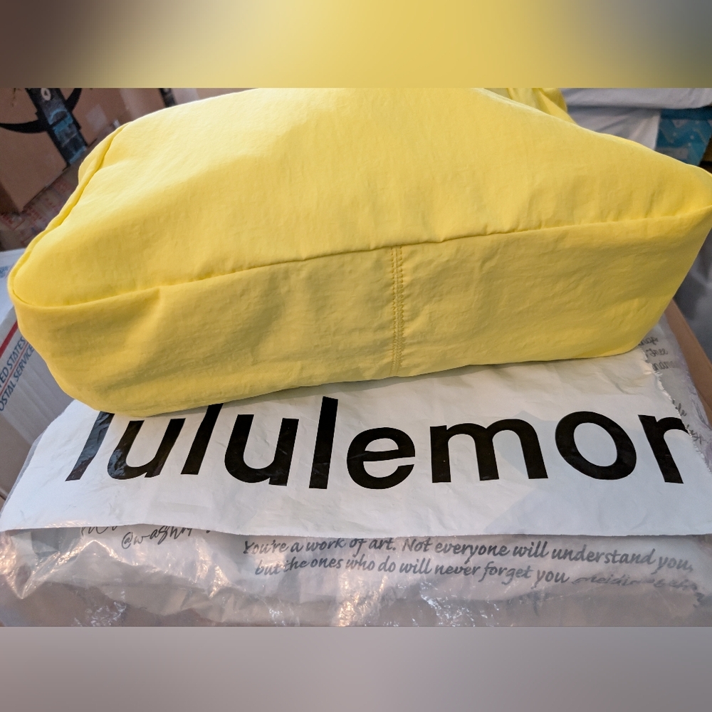 Lululemon Side-Cinch Shopper Tote Bag in Bright Yellow Durable Easy To Clean NWT - Picture 11 of 16
